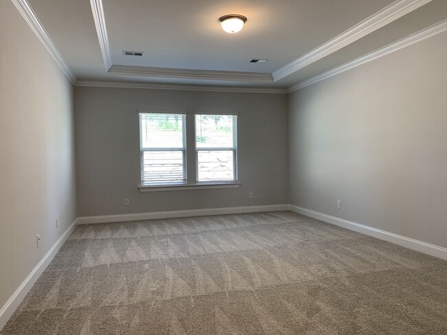 Foto del edificio - Coming Soon! Available 8/10/26 Stunning 4 bed, 2.5 bath residence in the highly sought-after Foxl...