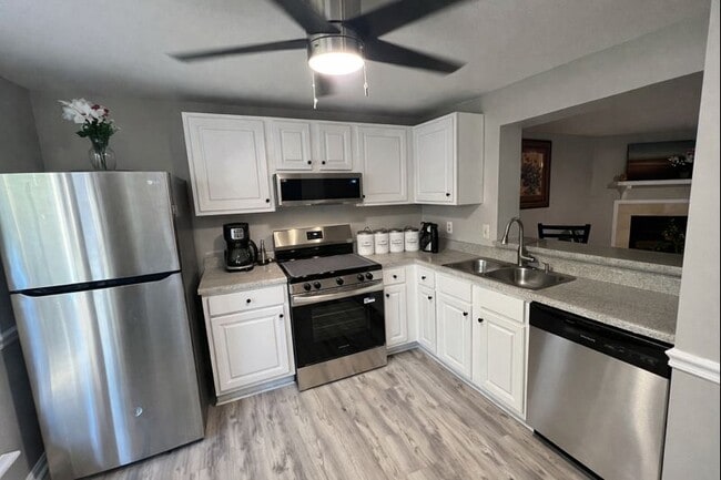 Building Photo - 7272 Shellburne Dr