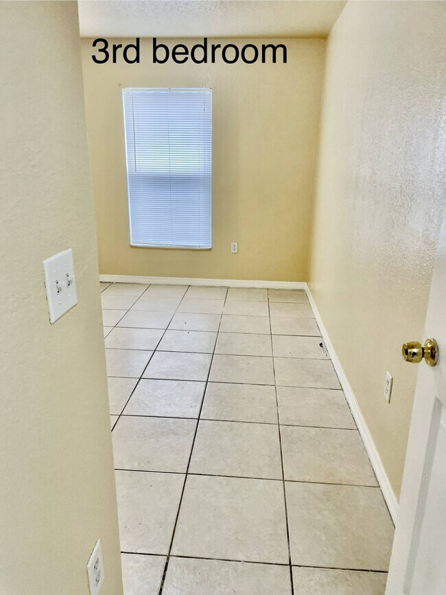 Foto del edificio - 715 Squirrel Ct