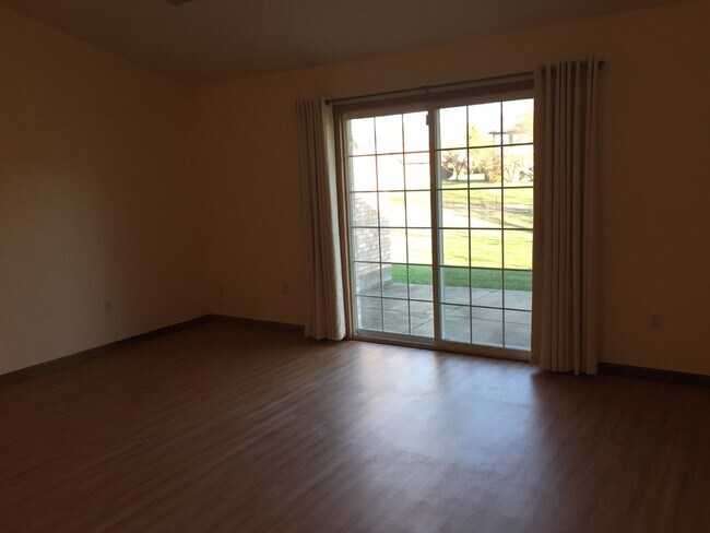 Building Photo - 260 Beechwood Pl