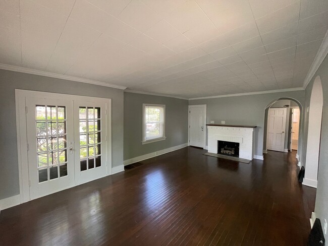 Building Photo - 1702 Lake Ave