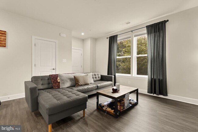 Foto del edificio - 7624 Stemhart Ln