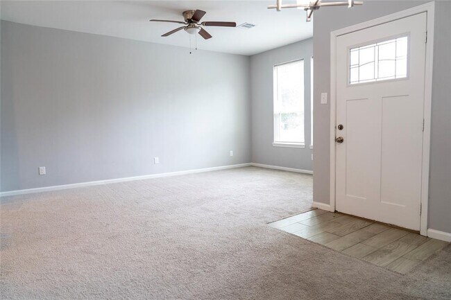 Foto del edificio - 3915 Brookmeade Dr