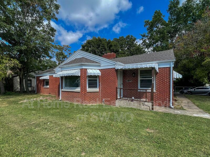 Primary Photo - 635 E Sunshine St