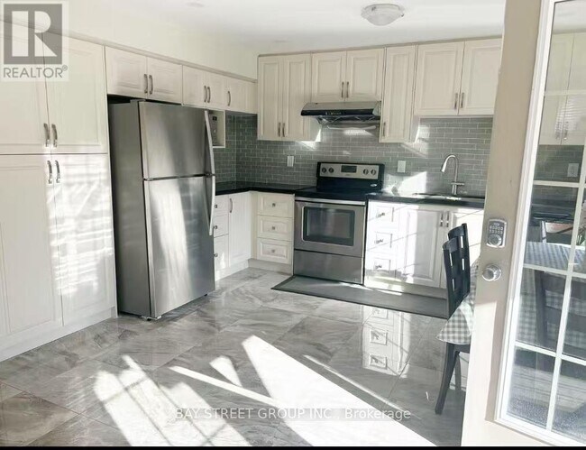 Building Photo - 37 Heintzman Cres