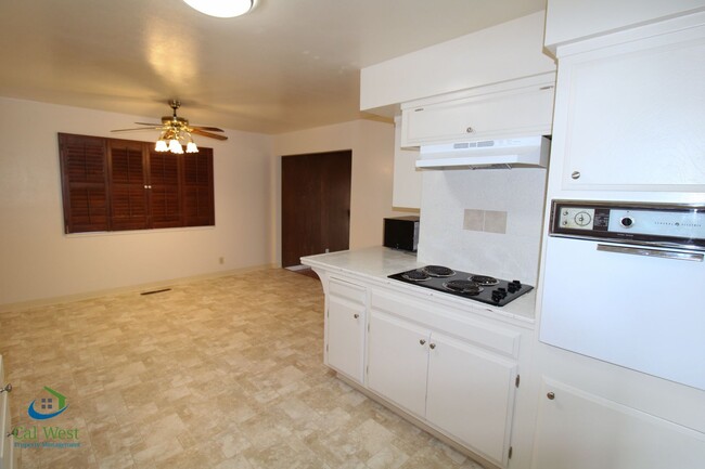 Foto del edificio - $3495 - Large 3 Bedroom, 2 Bath Single Fam...