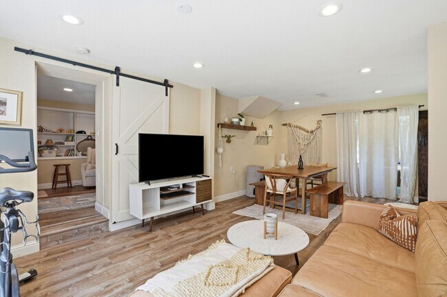 Foto del edificio - Beautiful Spacious 3-bedroom 2-Bath in Oakland!