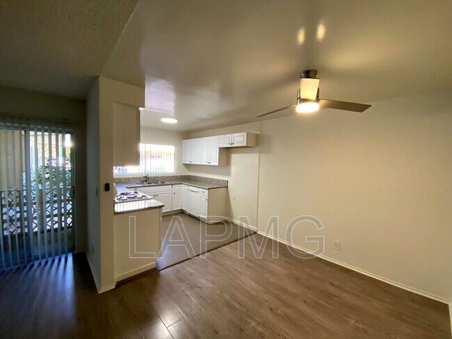 Building Photo - 5452 Lindley Ave