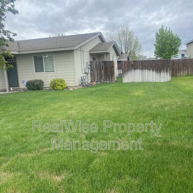 Foto del edificio - 1537 NE 8th St