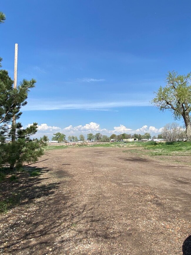 Foto del edificio - Country Property With Over 7 Acres of Land, No HOA & Room For Your Toys!
