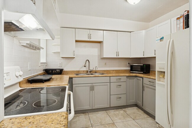 Foto del edificio - 9930 Pineapple Tree Dr