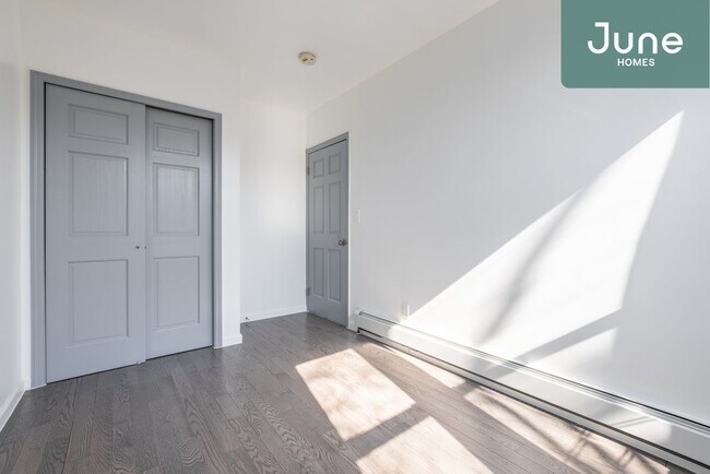 Foto del edificio - Queen room in 4-bed/2.0-bath Home