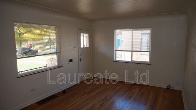 Building Photo - 536 Jackson St