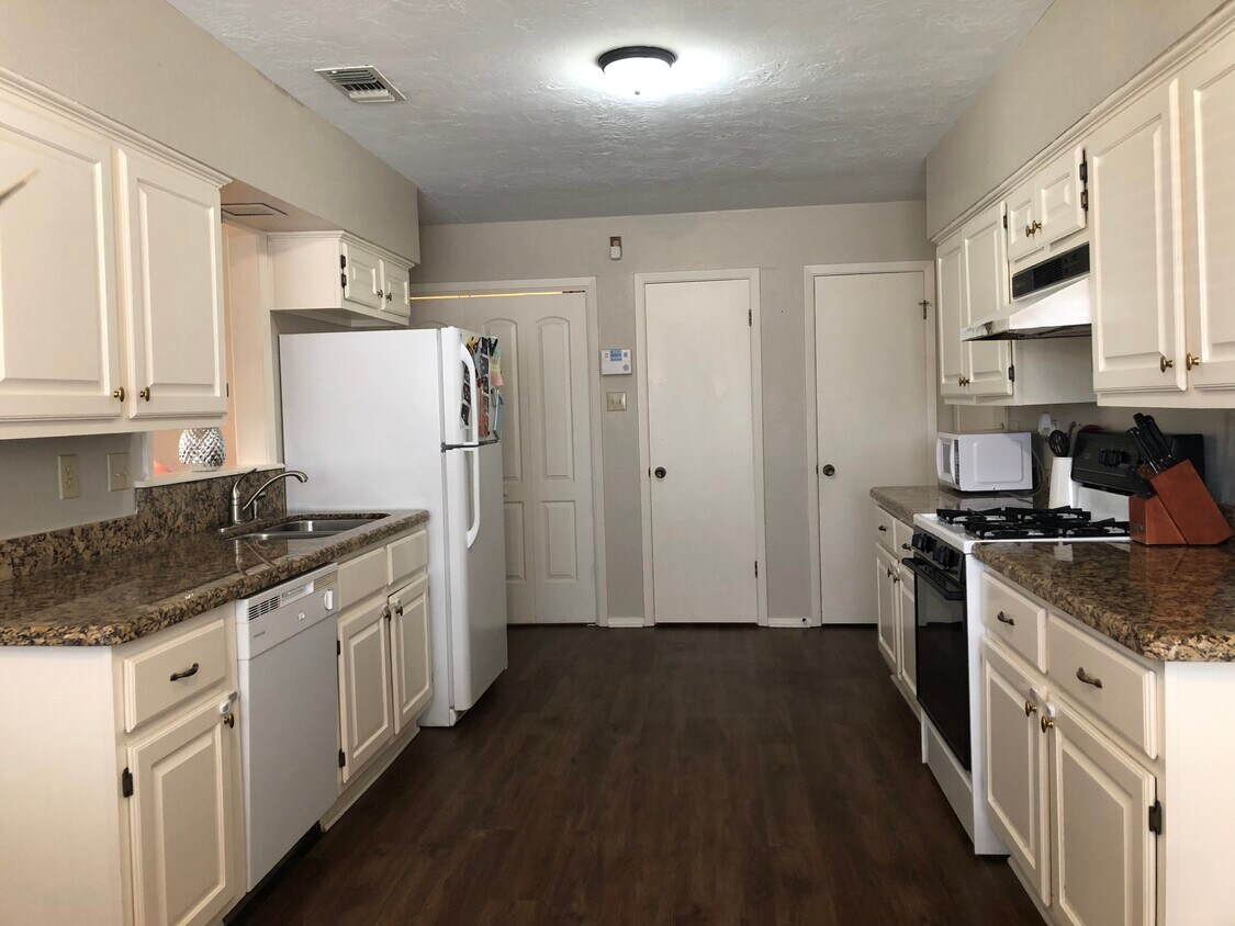 Primary Photo - 1004 Crestwood Dr