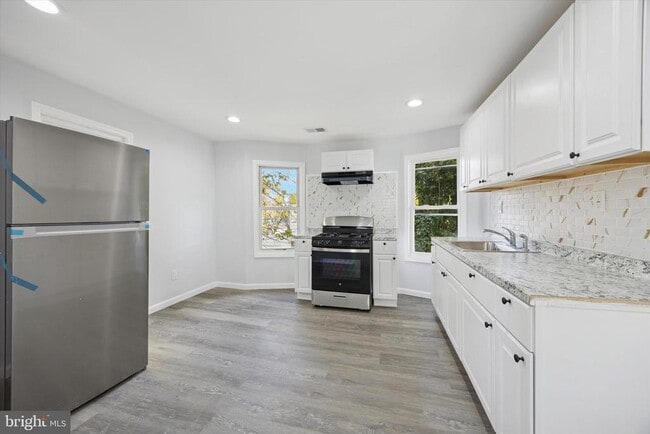 Foto del edificio - 566 Rutherford Ave