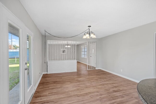 Foto del edificio - 2821 General Doolittle Ave