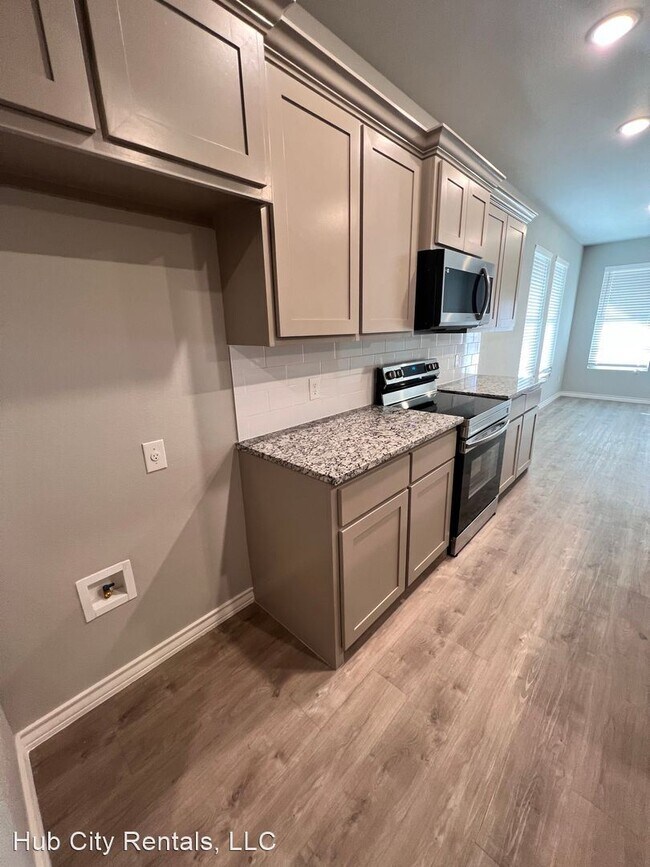 Foto del edificio - 4 br, 2 bath House - 7737 96th St