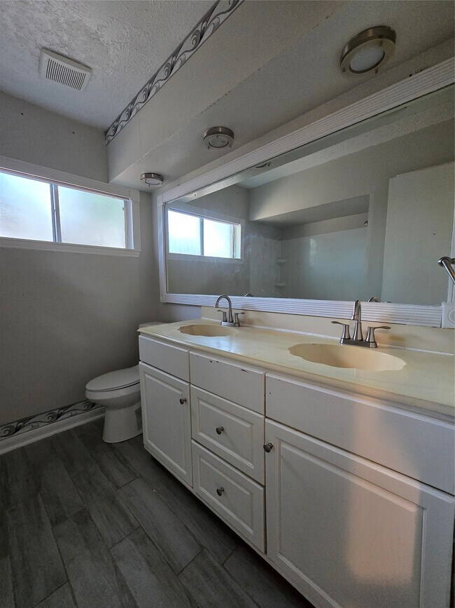 Foto del edificio - 25510 Thistlewaite Ln