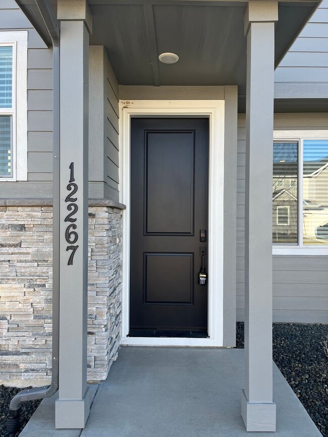 Building Photo - BRAND NEW 3 Bed 2.5 Bath Townhome