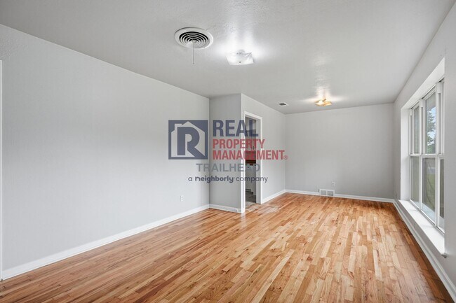 Foto del edificio - Updated 3-Bedroom Home with Spacious Fenced Backyard in Benbrook