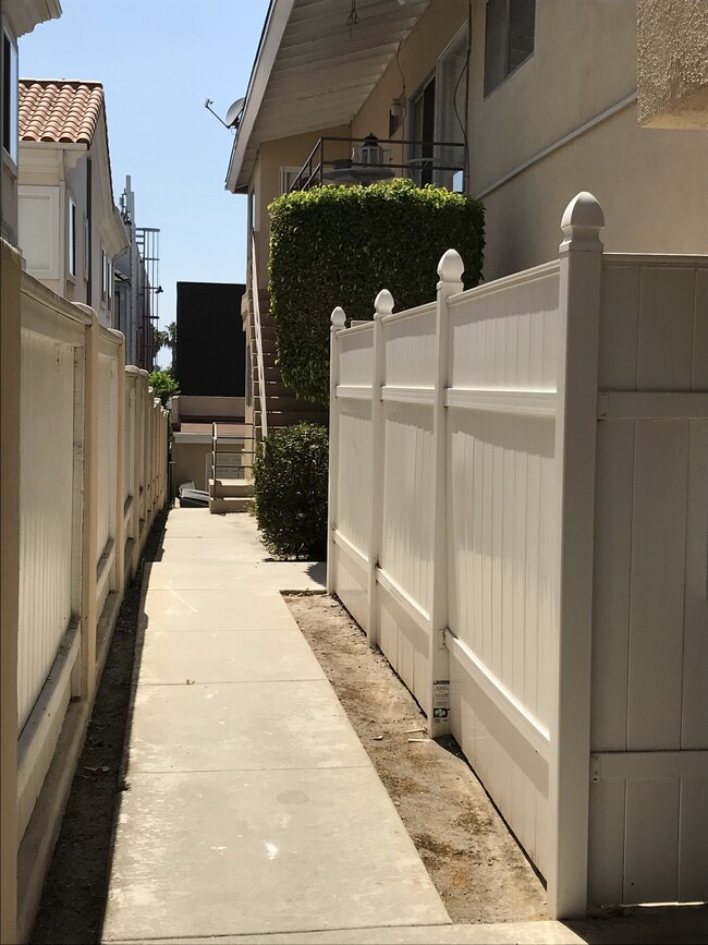 Building Photo - 209 S Francisca Ave