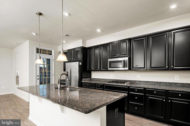 Foto del edificio - 3 Bed 2 Ba w/ Garage