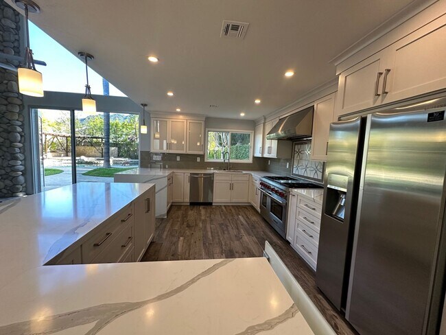 Foto del edificio - Stunning 4+3 pool home in Agoura Hills -Co...