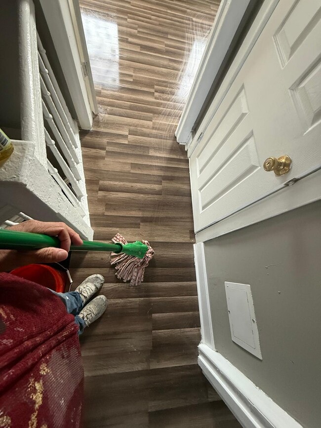 Building Photo - 660 N Yewdall St