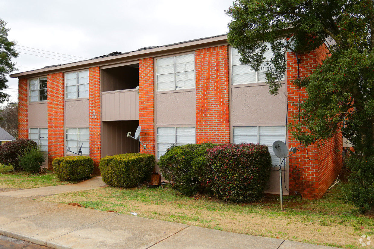 Building Photo - Hacienda Apartments