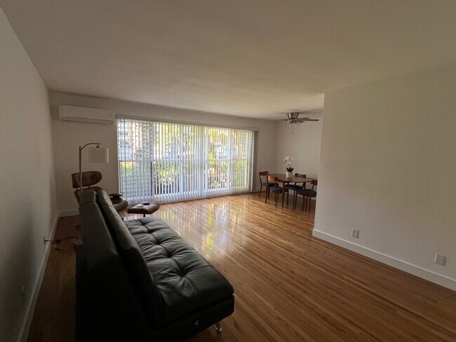 Foto del edificio - 540 San Vicente Blvd