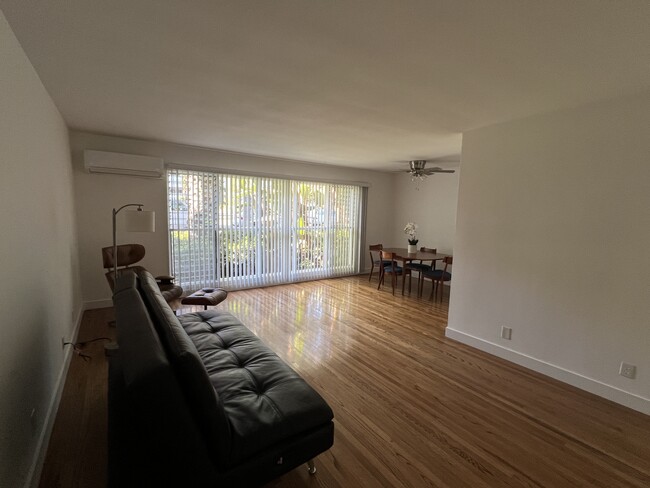 Building Photo - 540 San Vicente Blvd