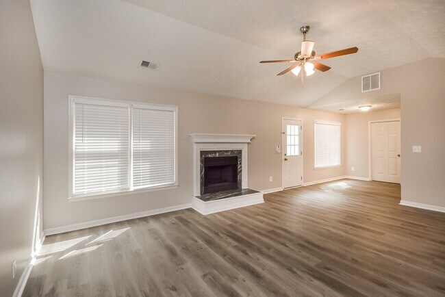 Building Photo - 9106 Tara Dr SW