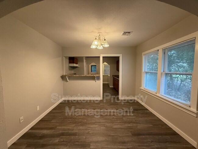 Foto del edificio - 3128 E 4th St