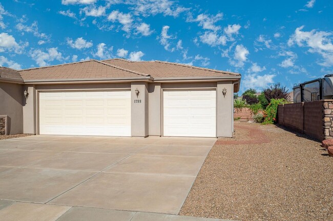 Building Photo - Washington Fields Home with Casita!