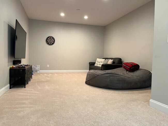 Building Photo - 9215 Gladden Ct