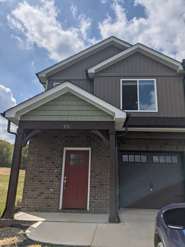 Primary Photo - 3 Bedroom Townhomes 1 Car Garage