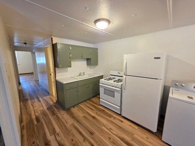 Building Photo - 6137 Memorial Dr