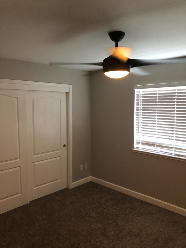 Building Photo - North Stockton 3 Bedroom 2 Bathroom Home