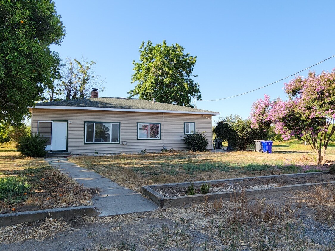 Primary Photo - 7245 Hwy 99 E