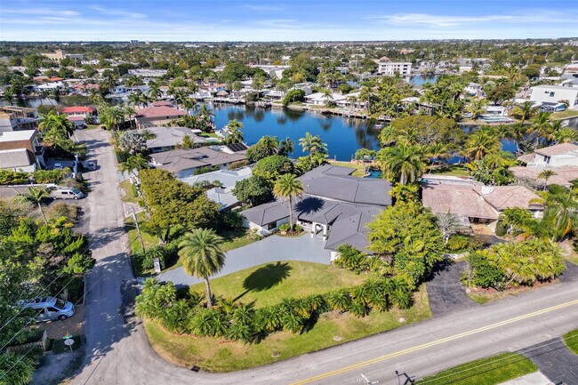 Foto del edificio - 2425 Middle River Dr