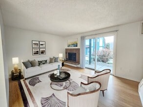 Building Photo - 2121 E Upriver Dr