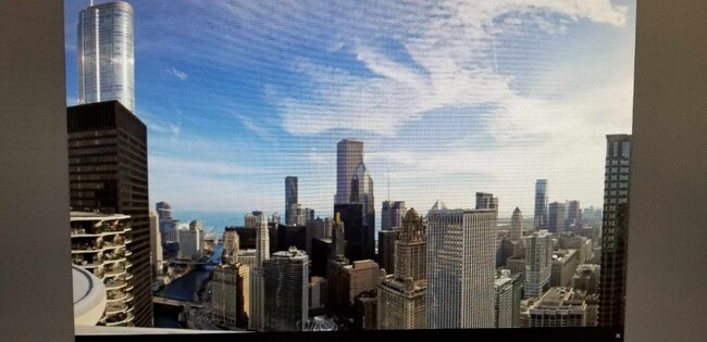 Foto del edificio - 300 N State St