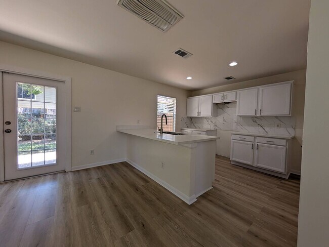 Building Photo - One-of-a-kind home in Tomball