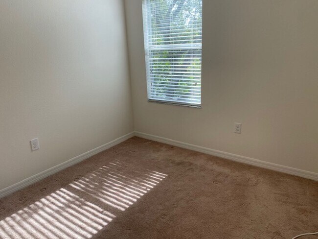 Building Photo - 3/3 Sawgrass Townhome Available