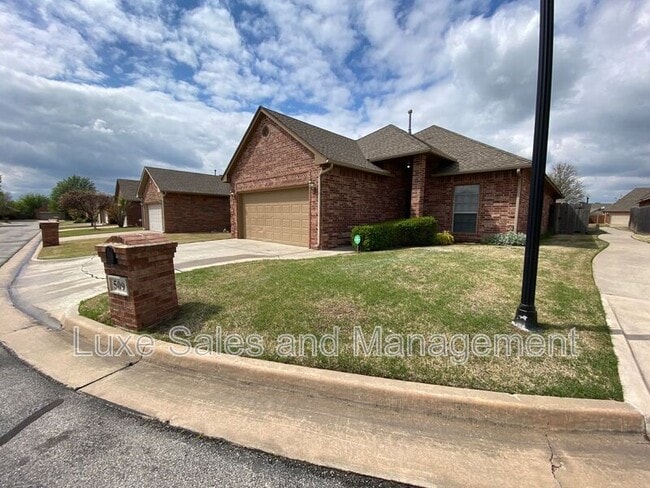 Photo - 509 SW 124th Place House
