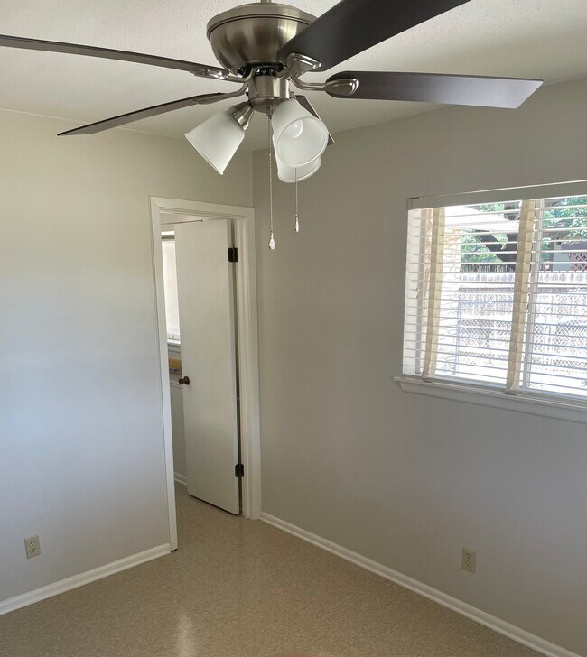 Foto del edificio - 10934 Lazy Oaks Dr