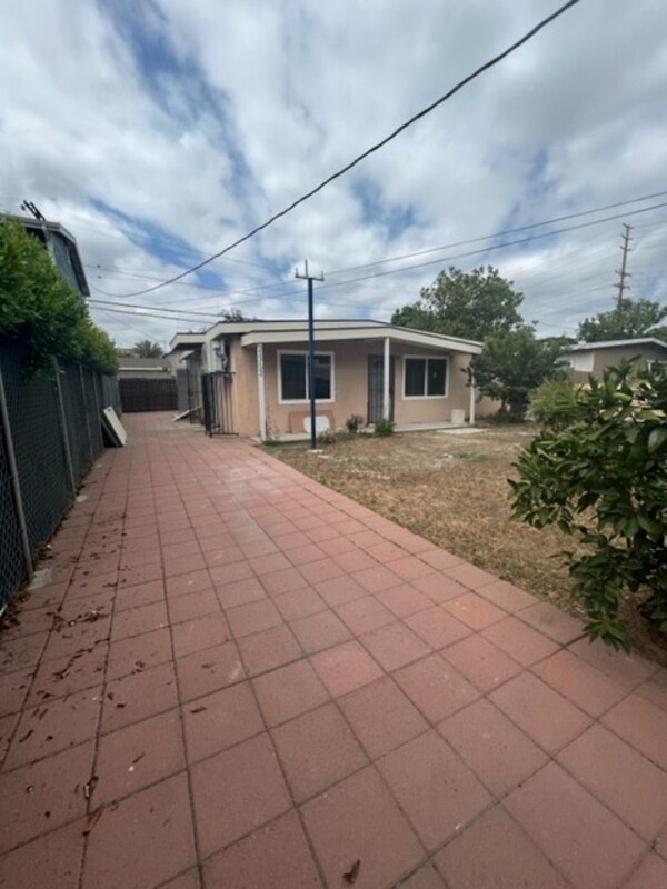 233 1/2 E Valencia Dr, Fullerton, CA 92832 Condo for Rent in