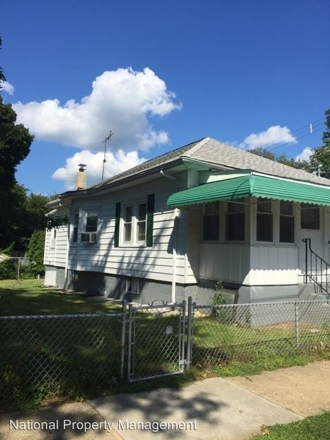 Building Photo - 350 Parkinson Ave