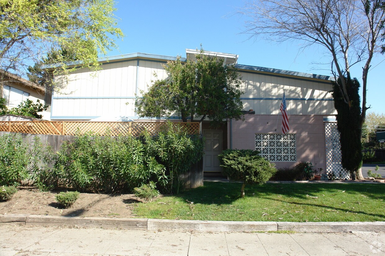 Building Photo - 171-177 West Hamilton Avenue