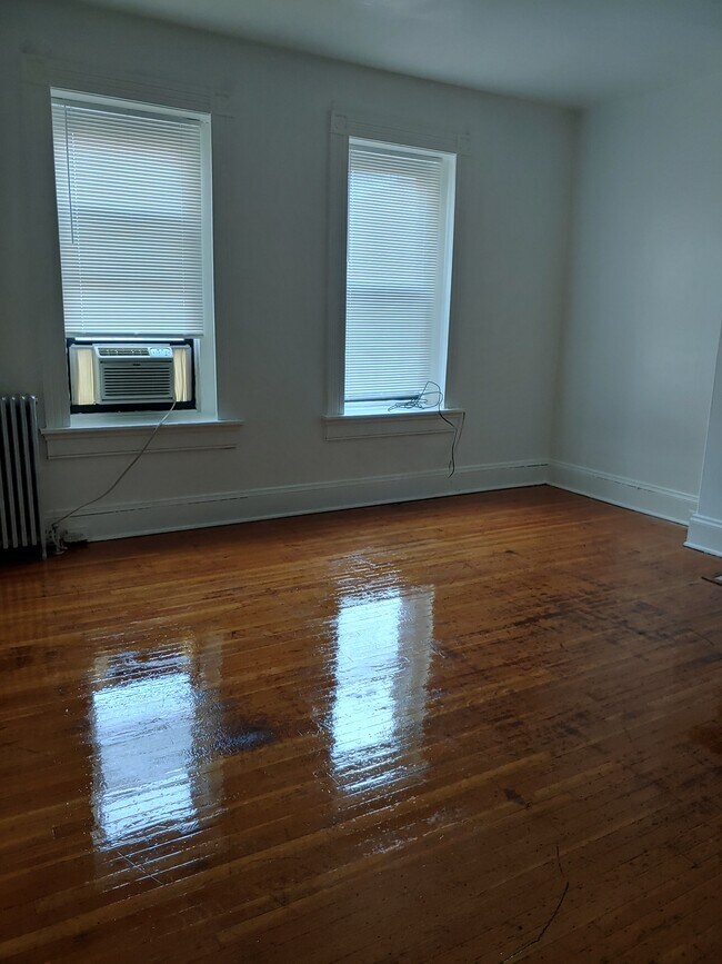 Foto del edificio - 1042 N Calvert St